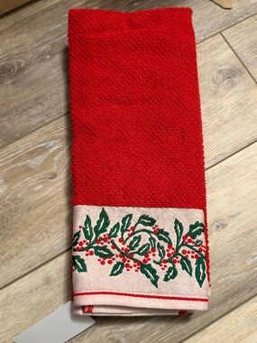 2 Holly Hand Towels- NWT